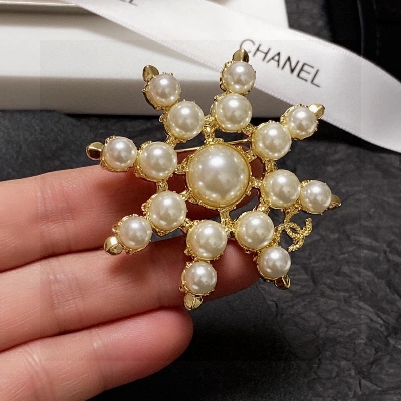 Chanel Brooches Sleek 220362