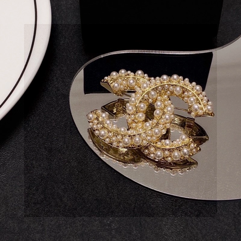 Chanel Brooches Trendy 220360