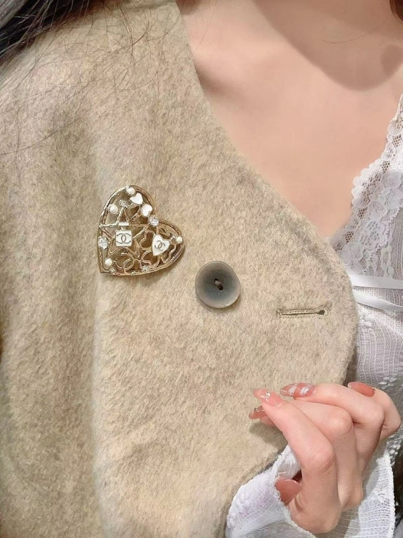 Chanel Brooches HighQuality 220361
