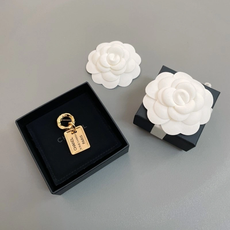 Sophisticated Chanel Brooches 220358