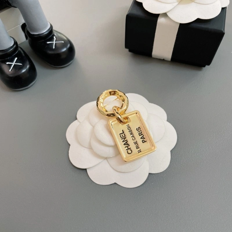 Sophisticated Chanel Brooches 220358