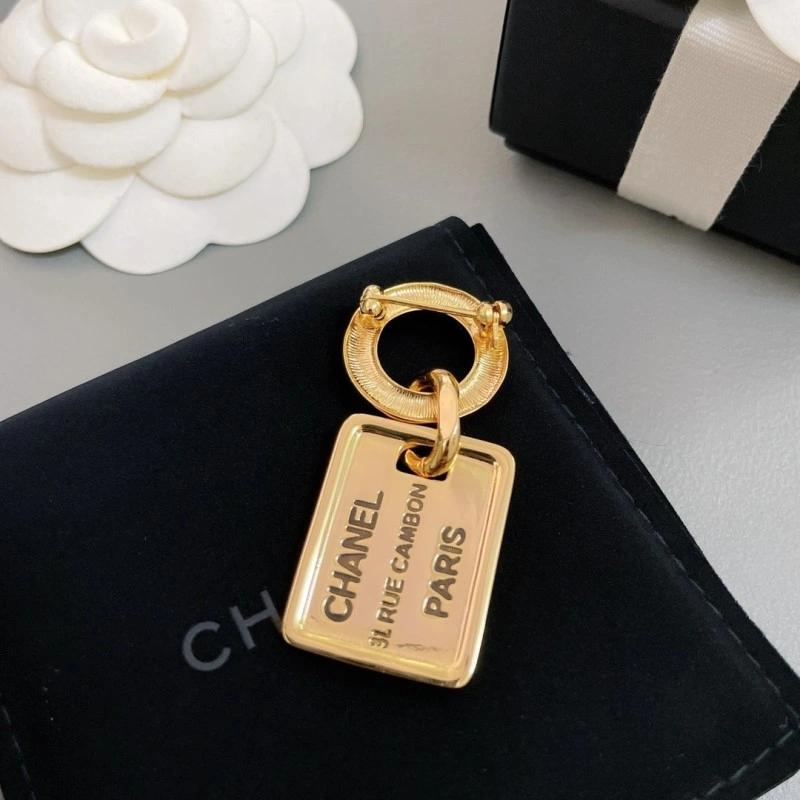 Sophisticated Chanel Brooches 220358