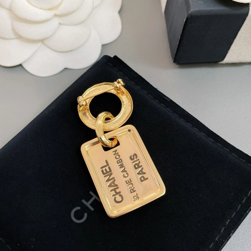 Sophisticated Chanel Brooches 220358