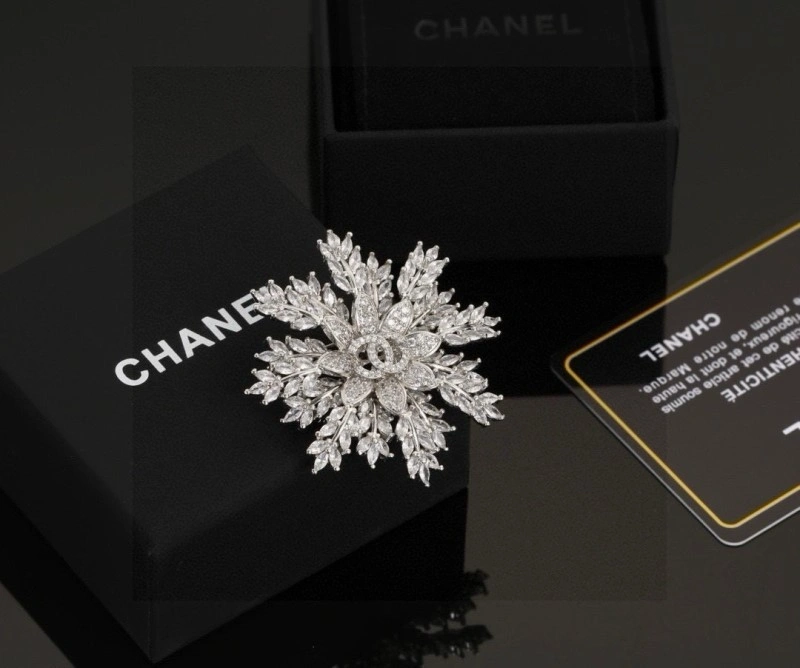 Chanel Brooches Versatile 220355