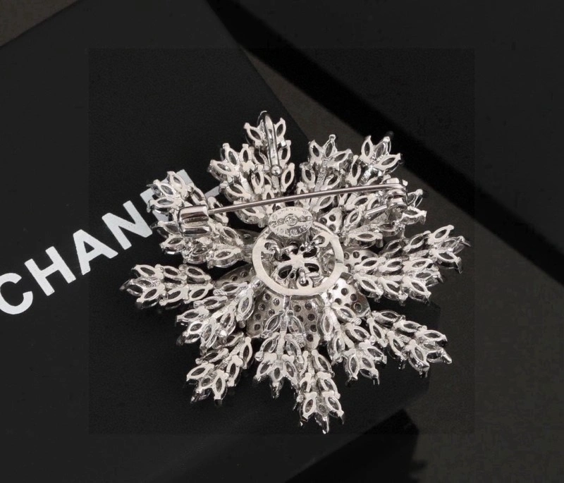 Chanel Brooches Versatile 220355