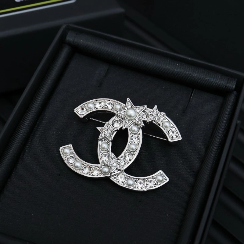 Chanel Brooches Unisex 220432