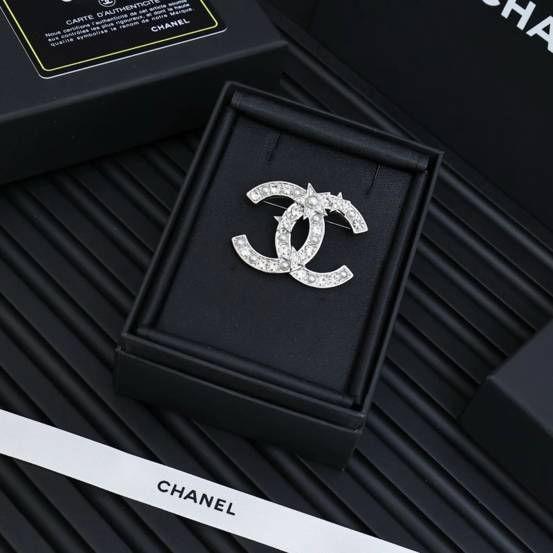 Chanel Brooches Unisex 220432