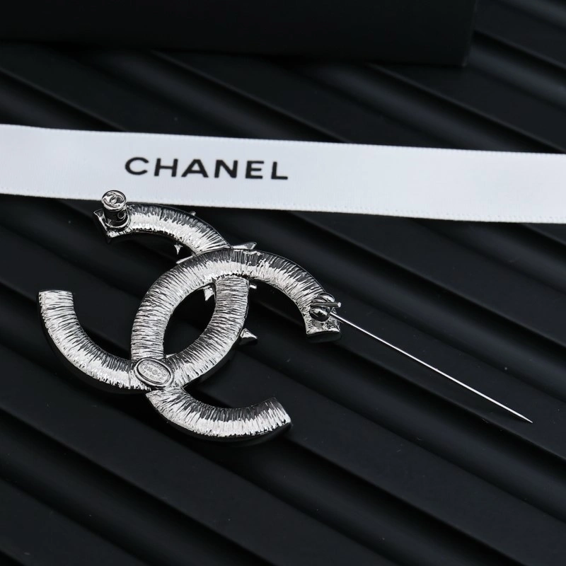 Chanel Brooches Unisex 220432