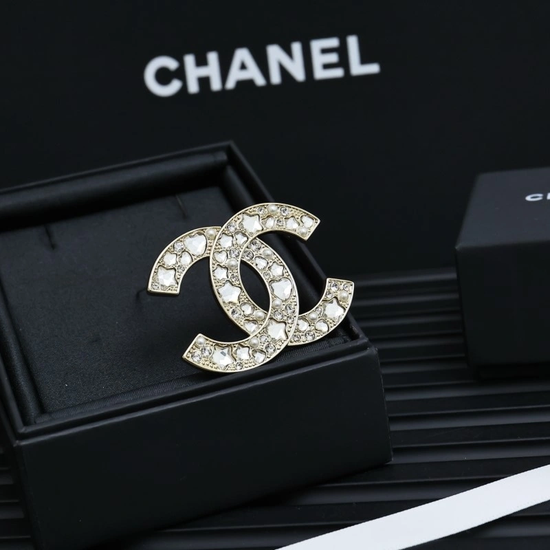 Supportive Chanel Brooches 220354
