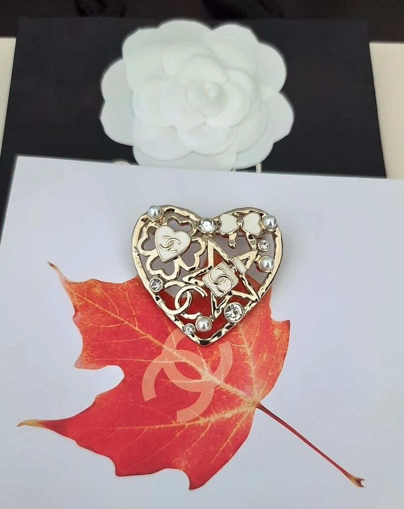Chanel Brooches Unisex 220359