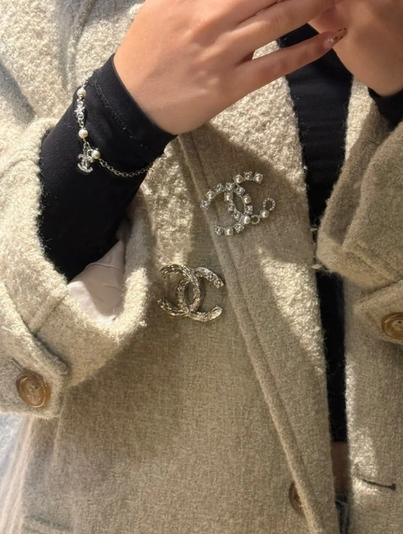 Chanel Brooches TravelReady 220350