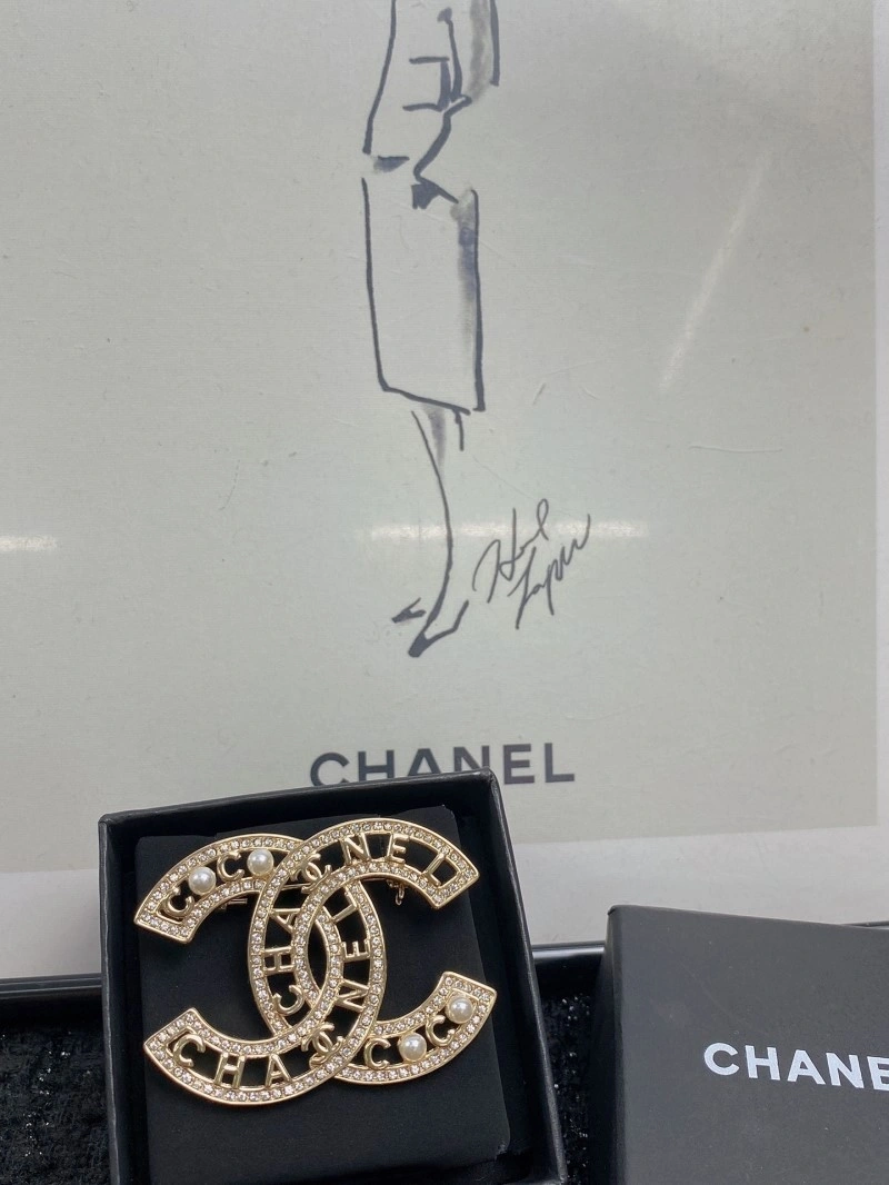 Compact Chanel Brooches 220346