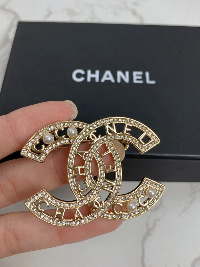 Compact Chanel Brooches 220346