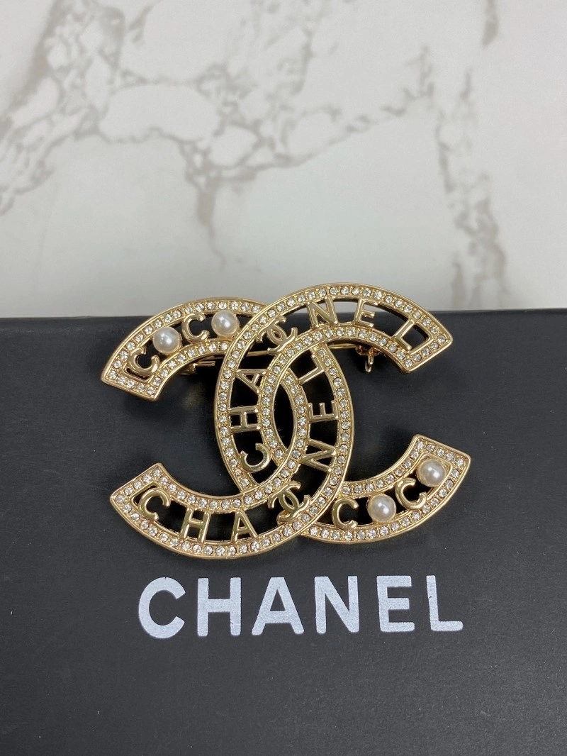 Compact Chanel Brooches 220346