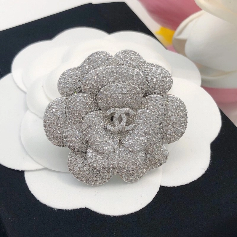 Bright Chanel Brooches 220337