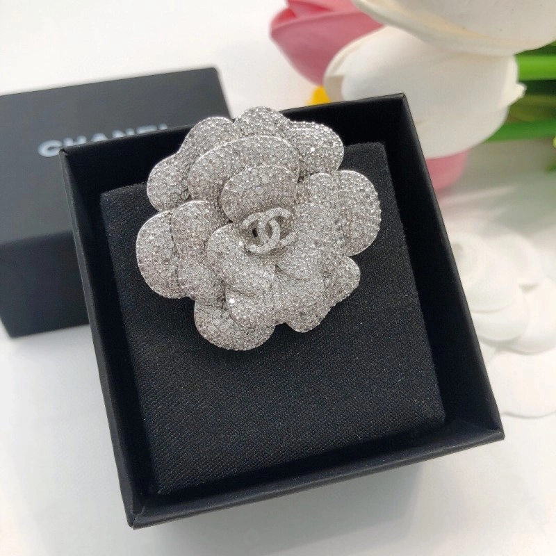 Bright Chanel Brooches 220337