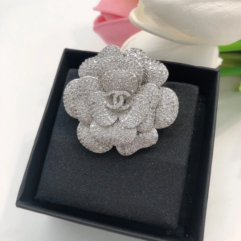 Bright Chanel Brooches 220337