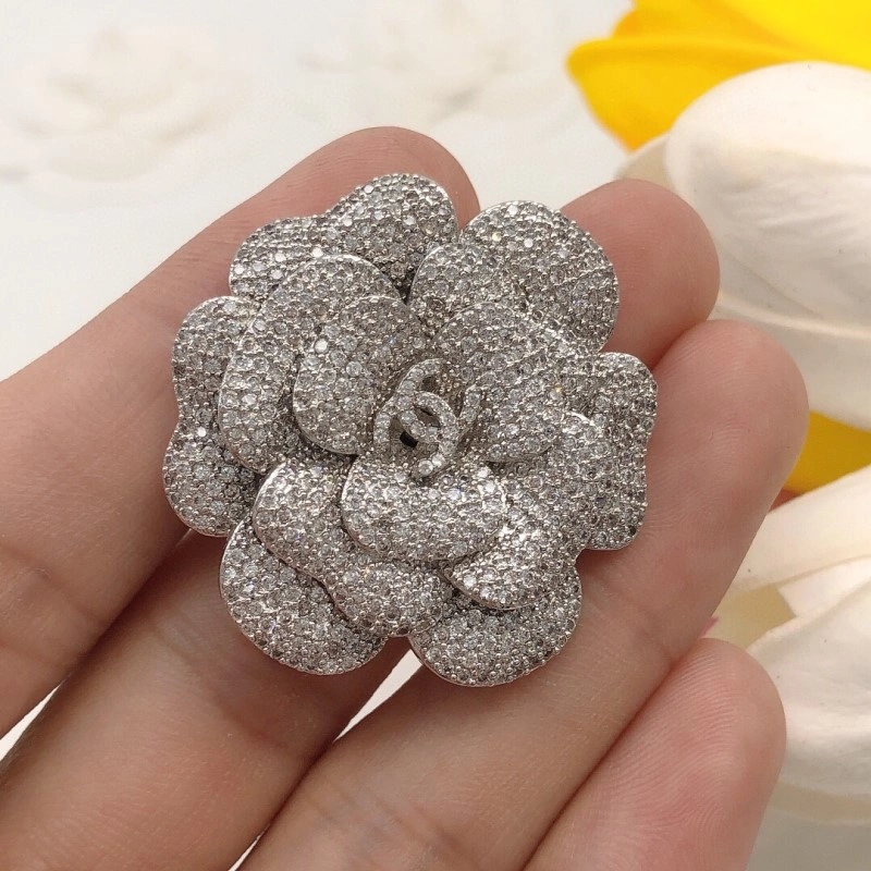 Bright Chanel Brooches 220337