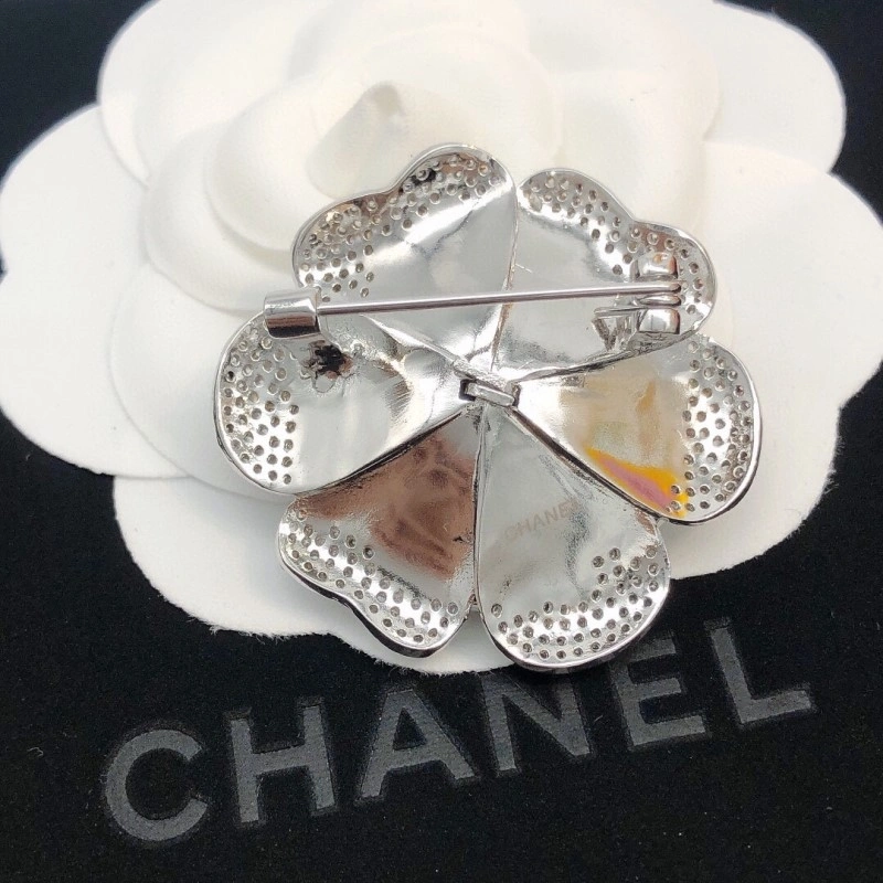 Bright Chanel Brooches 220337