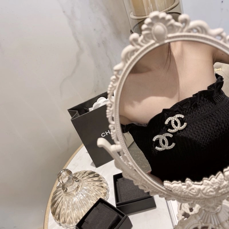 Chanel Brooches SmoothTexture 220415