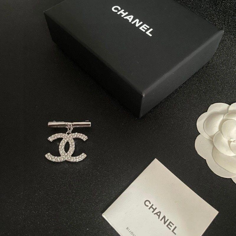 Resilient Chanel Brooches 220340