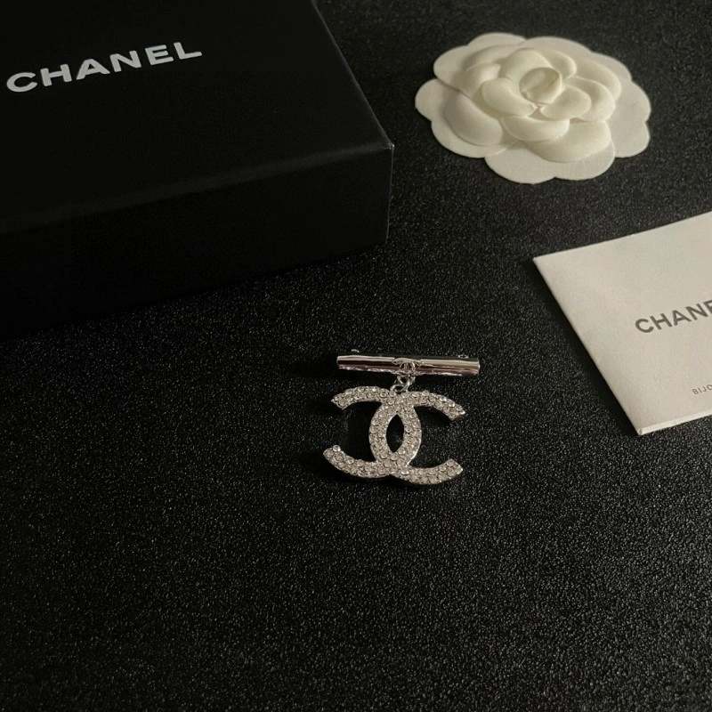 Resilient Chanel Brooches 220340