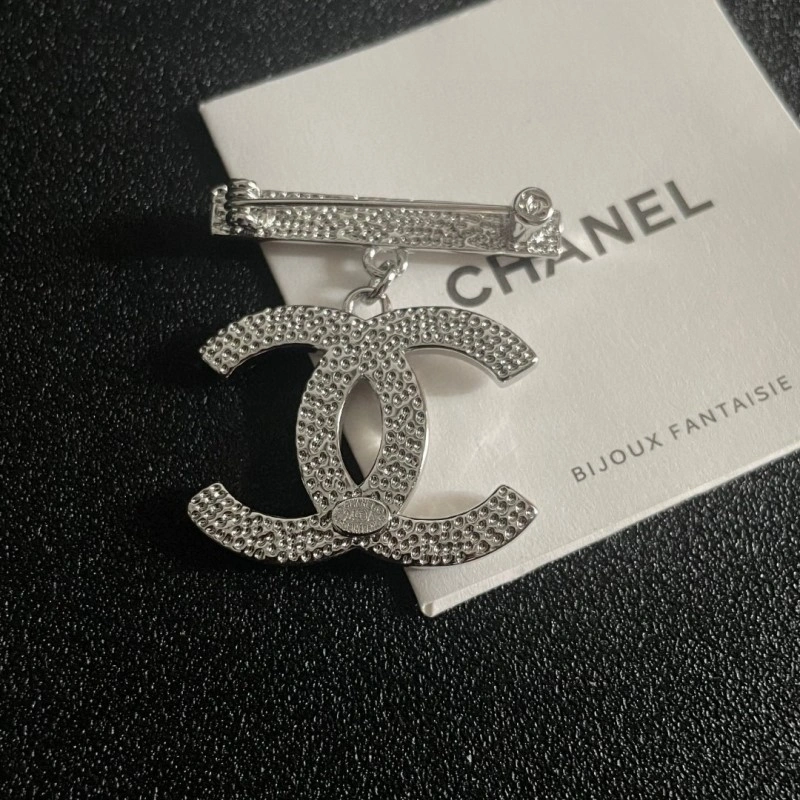 Resilient Chanel Brooches 220340