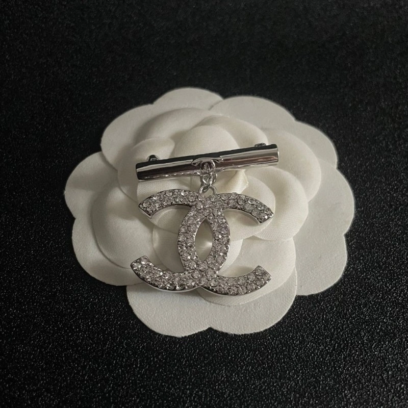 Resilient Chanel Brooches 220340