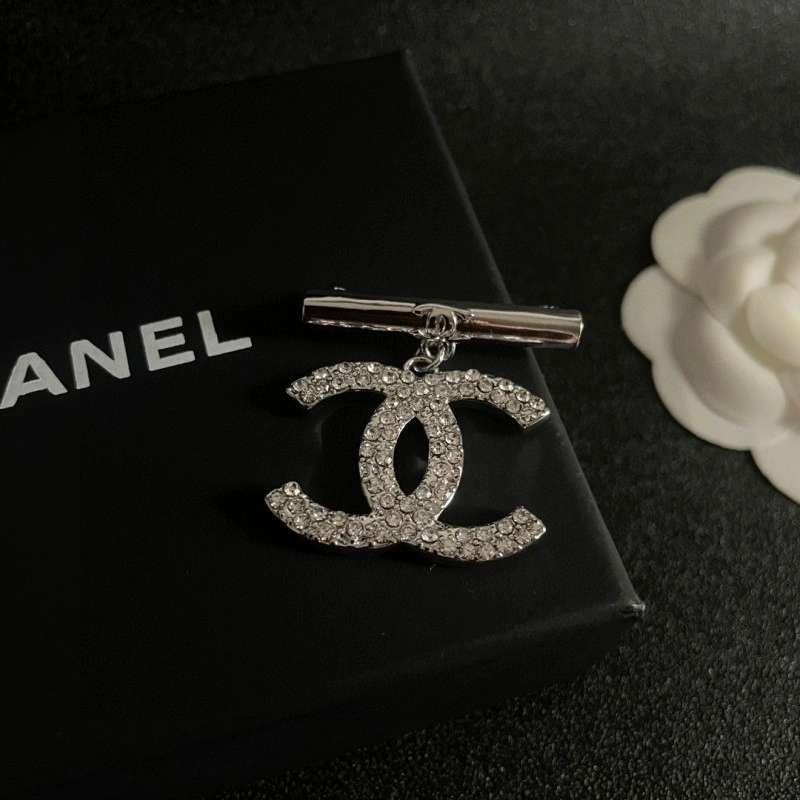 Resilient Chanel Brooches 220340