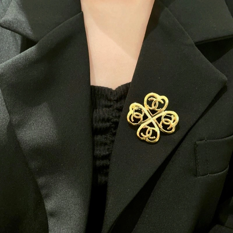 Chanel Brooches WrinkleFree 220331