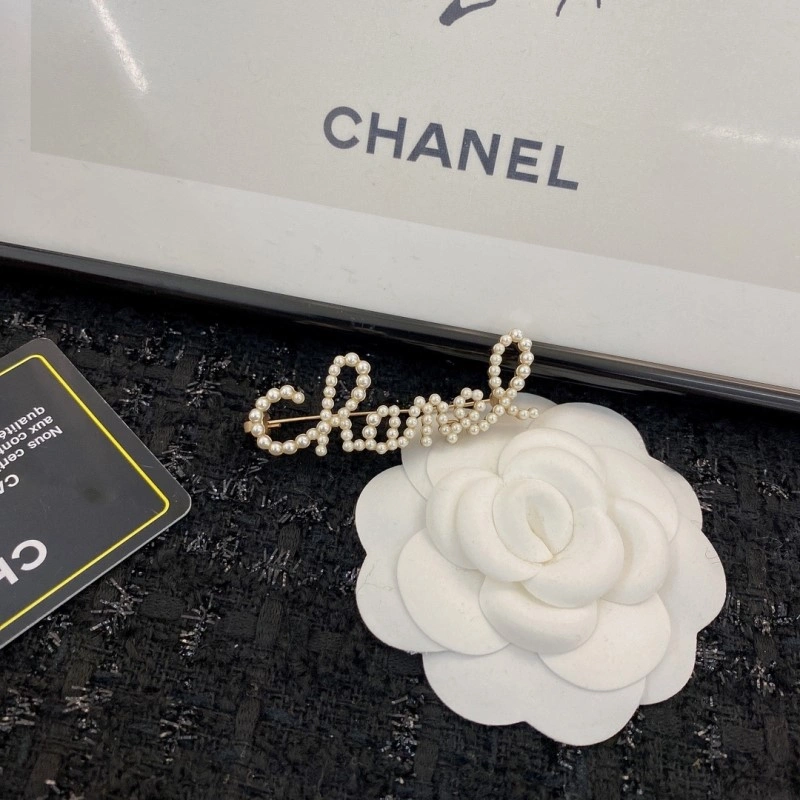 Breathable Chanel Brooches 220329