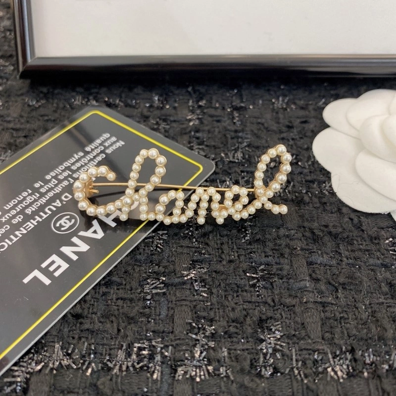 Breathable Chanel Brooches 220329