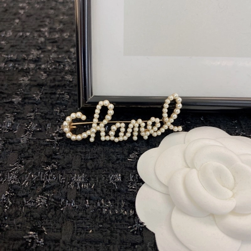 Breathable Chanel Brooches 220329