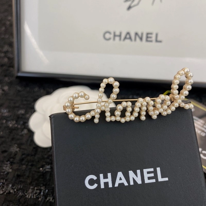 Breathable Chanel Brooches 220329