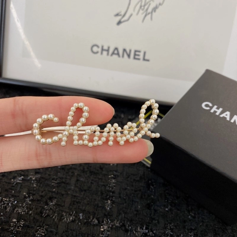 Breathable Chanel Brooches 220329