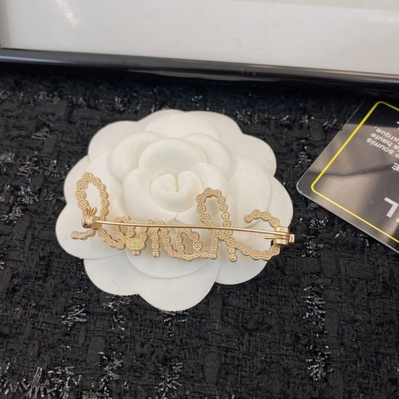Breathable Chanel Brooches 220329