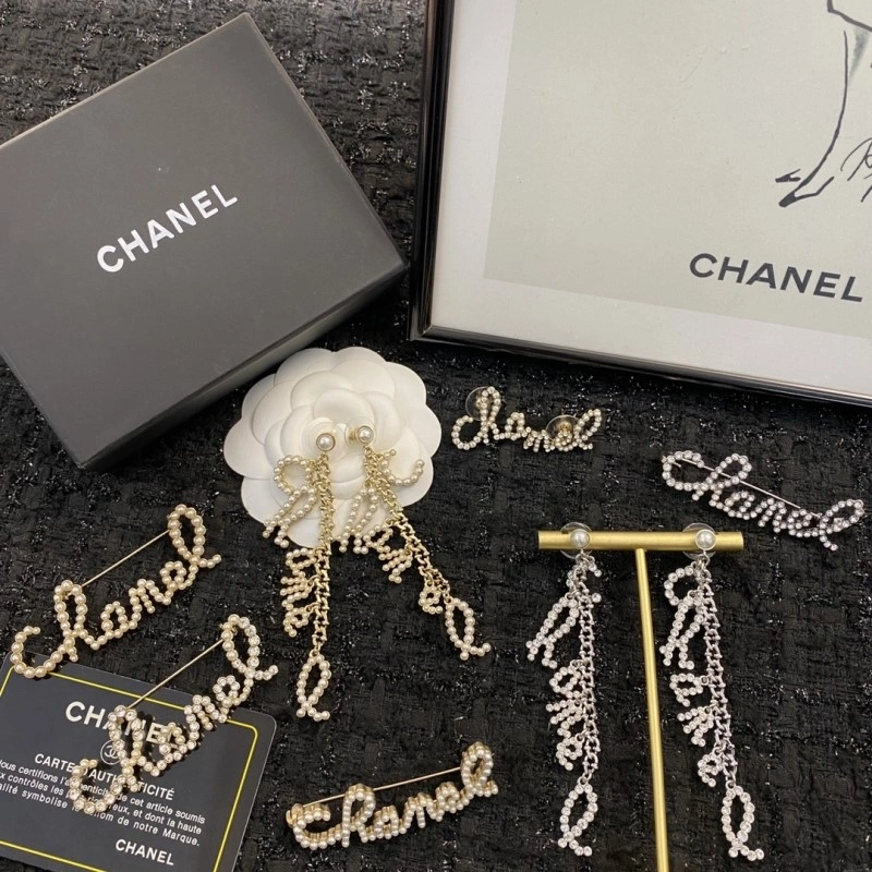 Breathable Chanel Brooches 220329