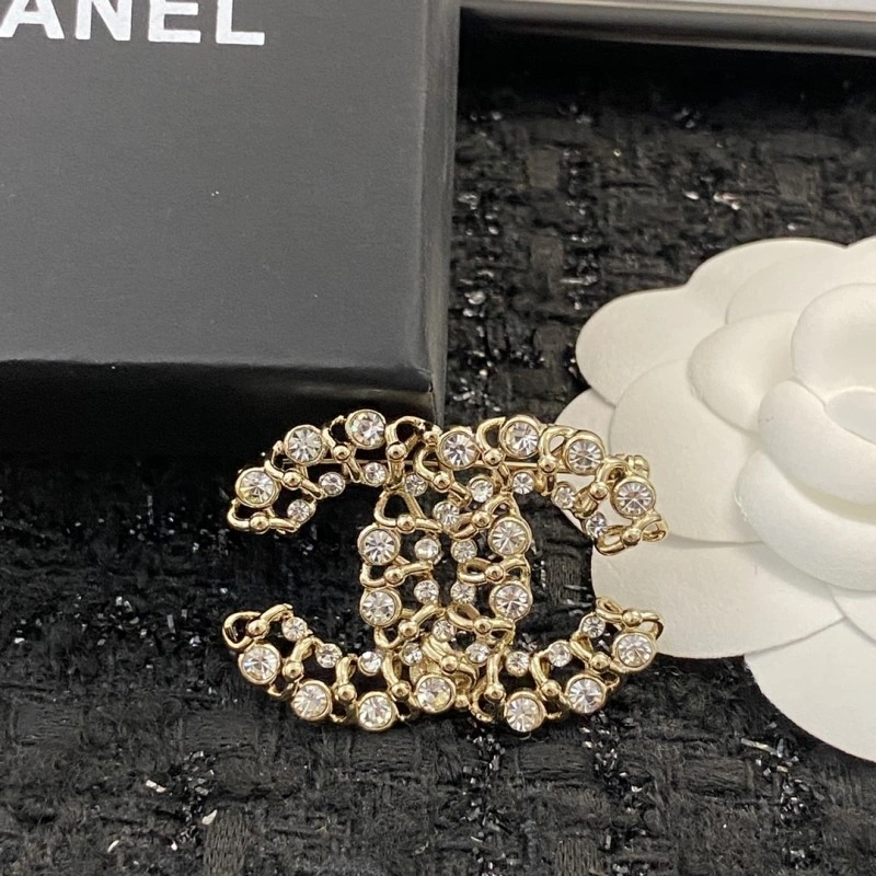 Chanel Brooches Effortless 220327