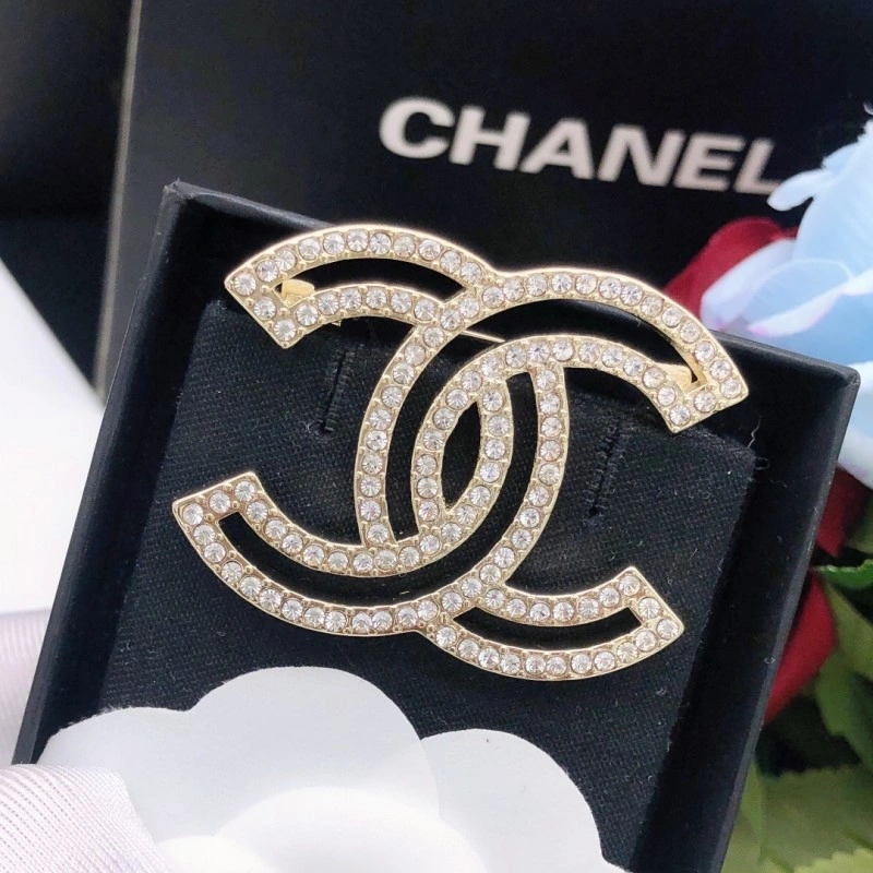 RelaxedFit Chanel Brooches 220366