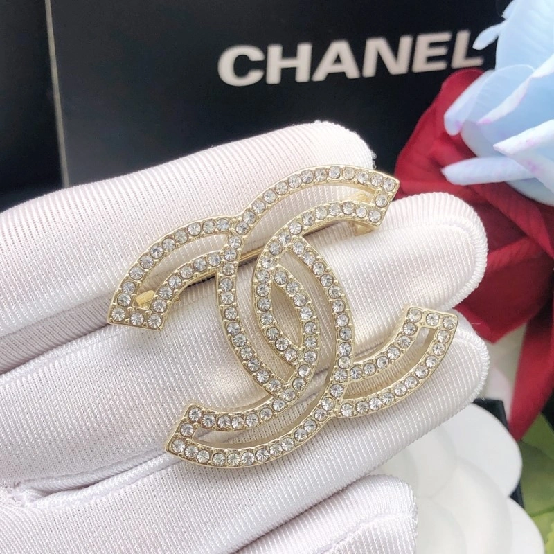 RelaxedFit Chanel Brooches 220366