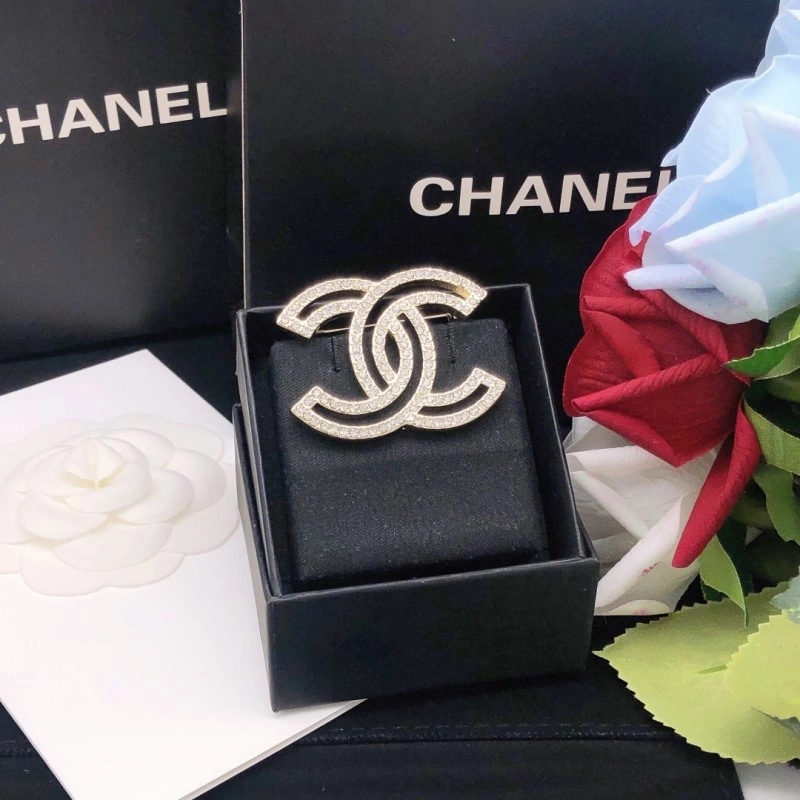 RelaxedFit Chanel Brooches 220366