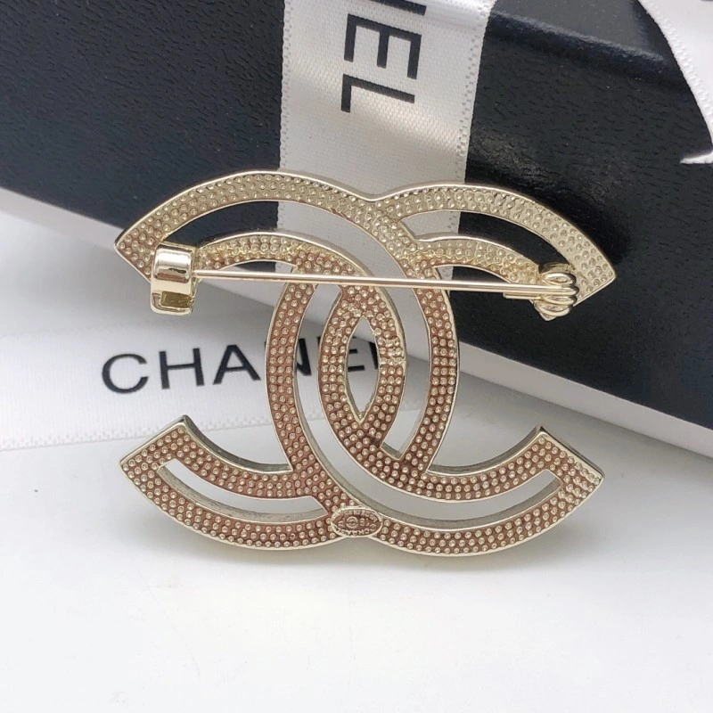 RelaxedFit Chanel Brooches 220366