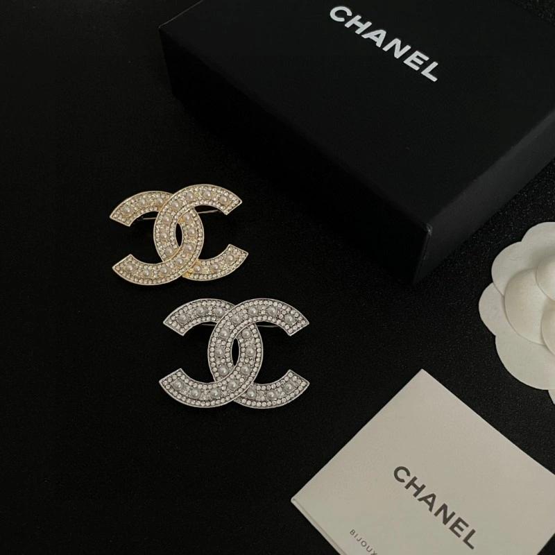 Supportive Chanel Brooches 220310