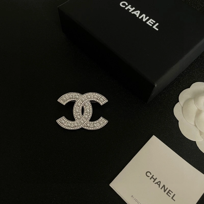 Supportive Chanel Brooches 220310