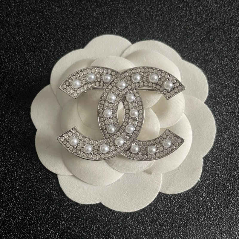 Supportive Chanel Brooches 220310