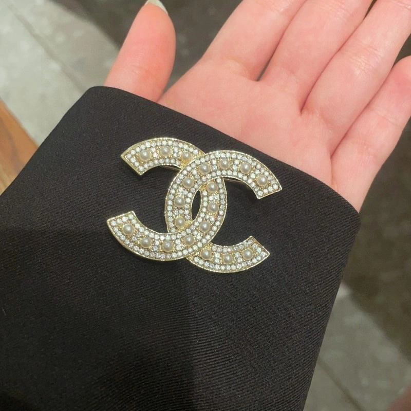 Chanel Brooches Breathable 220324