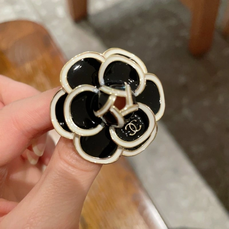 Chanel Brooches Affordable 220318
