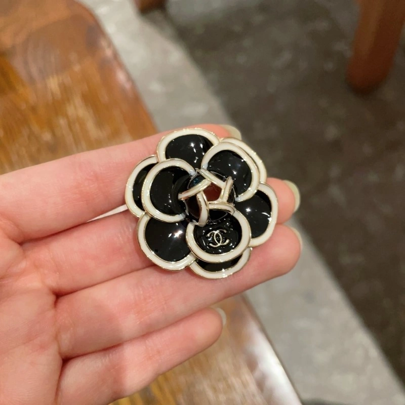 Chanel Brooches Affordable 220318