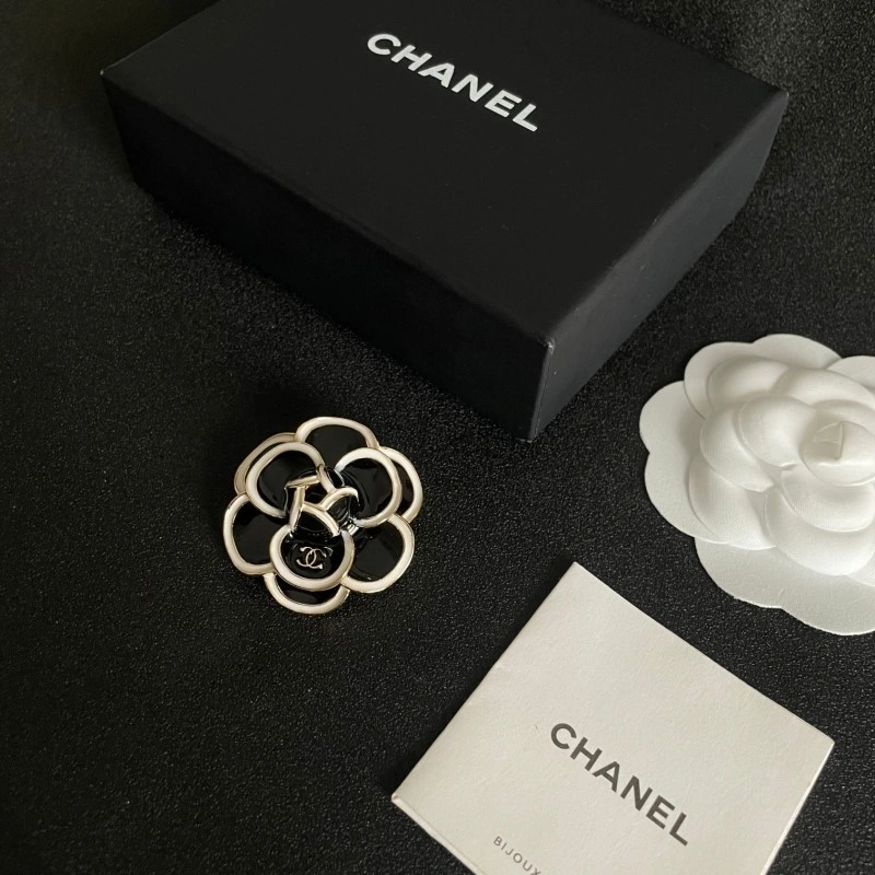 Chanel Brooches Affordable 220318