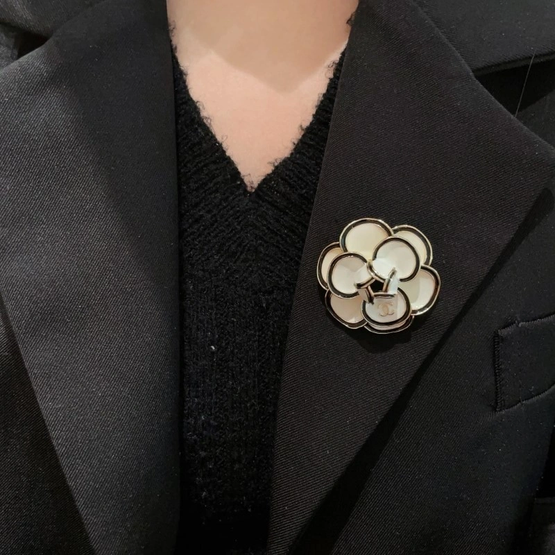 OdorResistant Chanel Brooches 220320